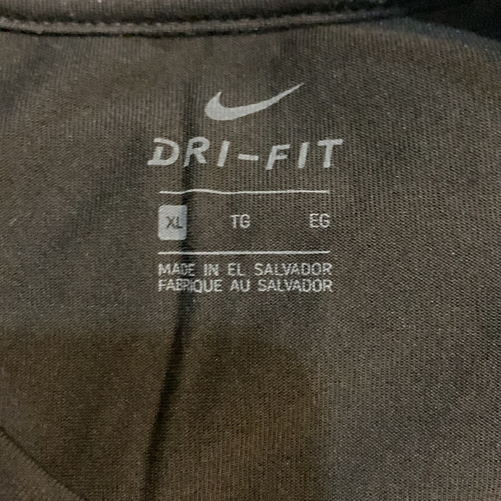 Nike black t-shirt with swoosh - Picture 2 of 4